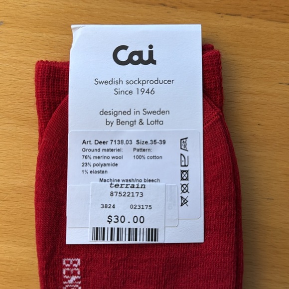Beñat & Lotta Red Merino Wool Socks - Picture 4 of 5